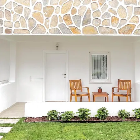 Lavinya Гёльтюрбюку