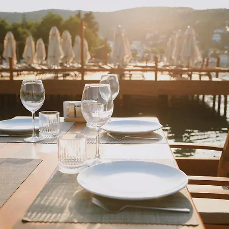 Hotel Lavinya 3*