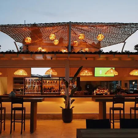 Lavinya Hotel