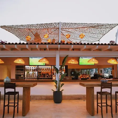 Lavinya Hotel