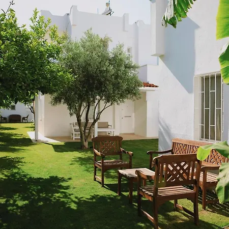 Lavinya Hotel