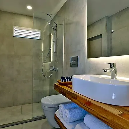 Lavinya Hotel 3*