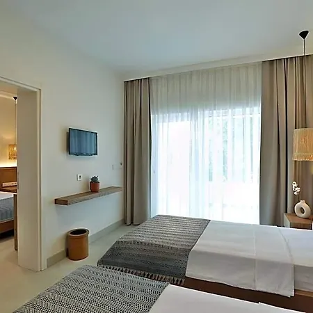 Lavinya Hotel