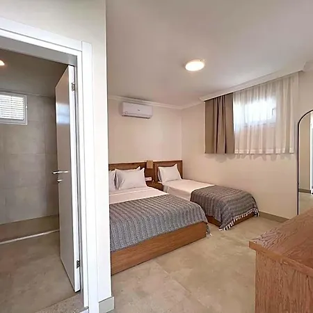 Lavinya Hotel