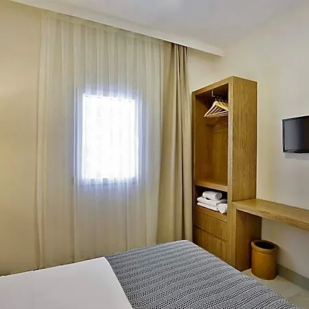 Lavinya Hotel