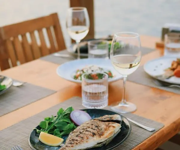 Lavinya Szálloda 3*